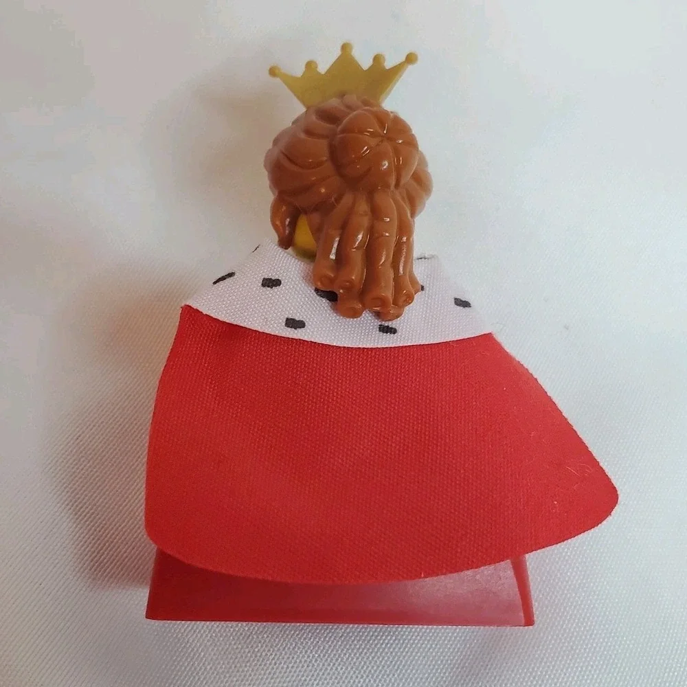 LEGO Series 15 Collectible Minifigures - Queen (71011) RETIRED